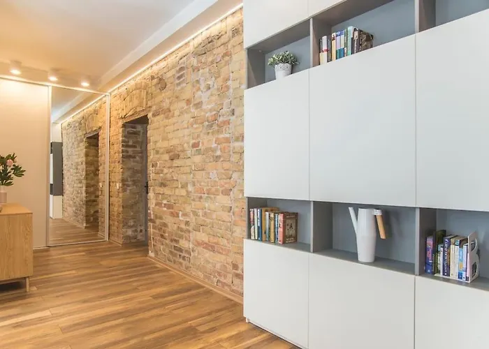 Apartment Design Apartment, 2 En-suite - Very *